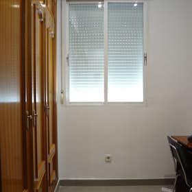 Private room for rent for €500 per month in Madrid, Calle de la Colegiata