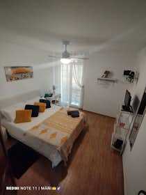 Private room for rent for €600 per month in Valencia, Calle Burguerins