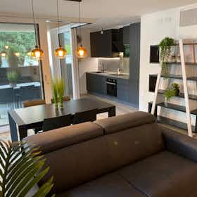 Apartament de închiriat pentru 1.300 EUR pe lună în Lignano Sabbiadoro, Via Miramare