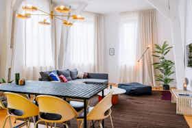 公寓 正在以 €1,600 的月租出租，其位于 Brussels, Rue du Marché aux Poulets