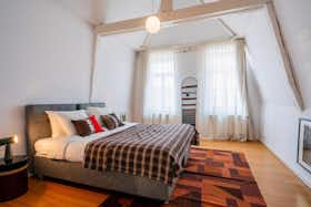Квартира сдается в аренду за 1 600 € в месяц в Brussels, Rue du Marché aux Poulets