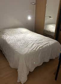 Private room for rent for €749 per month in Rueil-Malmaison, Rue Jean Le Coz