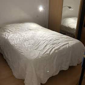 Private room for rent for €749 per month in Rueil-Malmaison, Rue Jean Le Coz