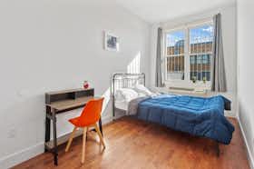 私人房间 正在以 $1,690 的月租出租，其位于 Brooklyn, Central Ave