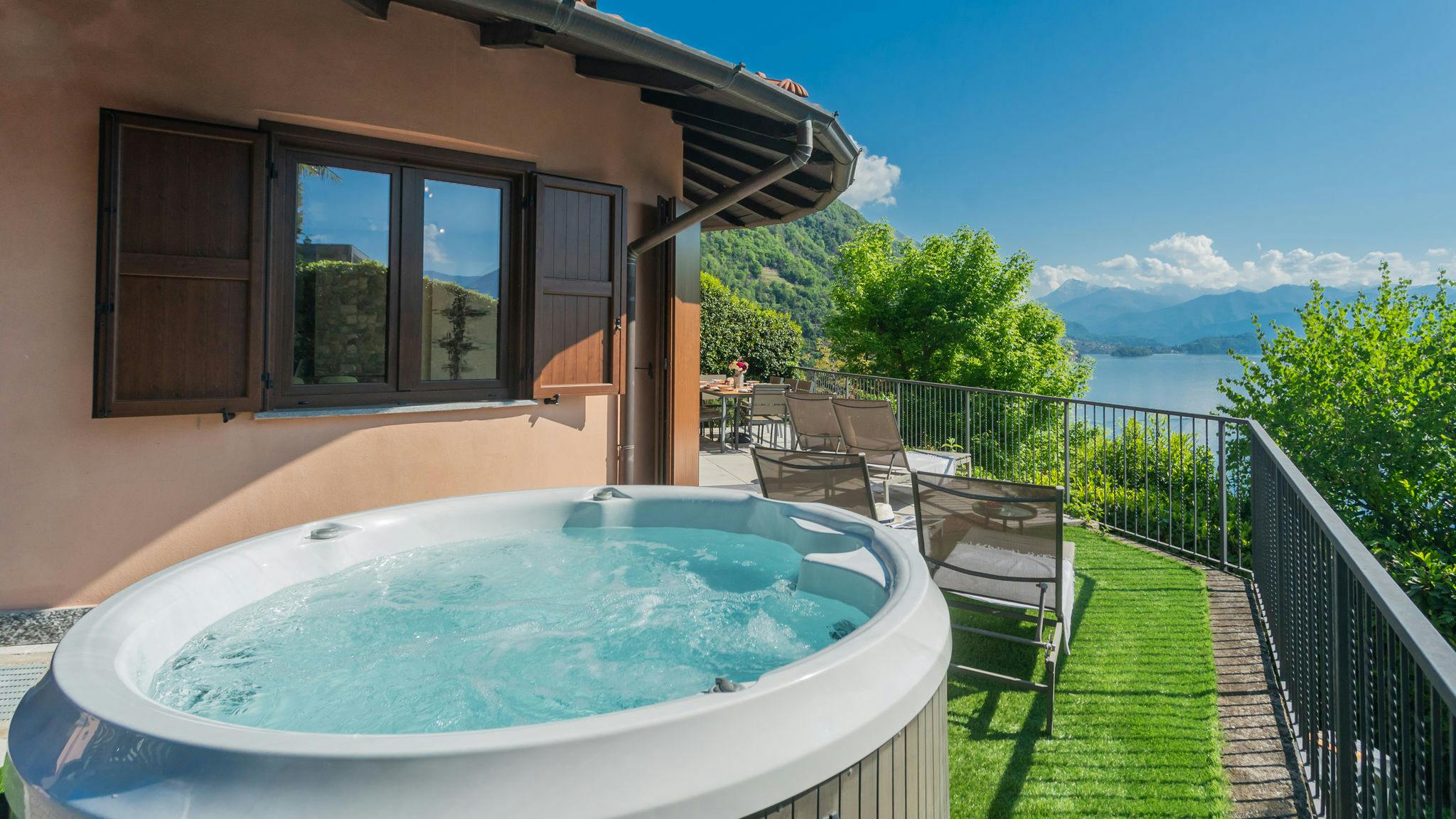 Apartment for rent for €1 per month in Argegno, Località Castello