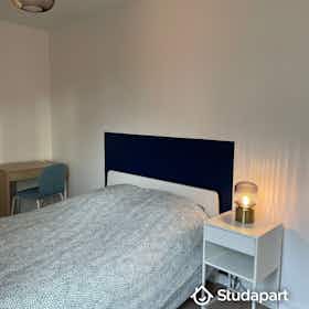 Private room for rent for €470 per month in Mont-Saint-Aignan, Parc de la Risle