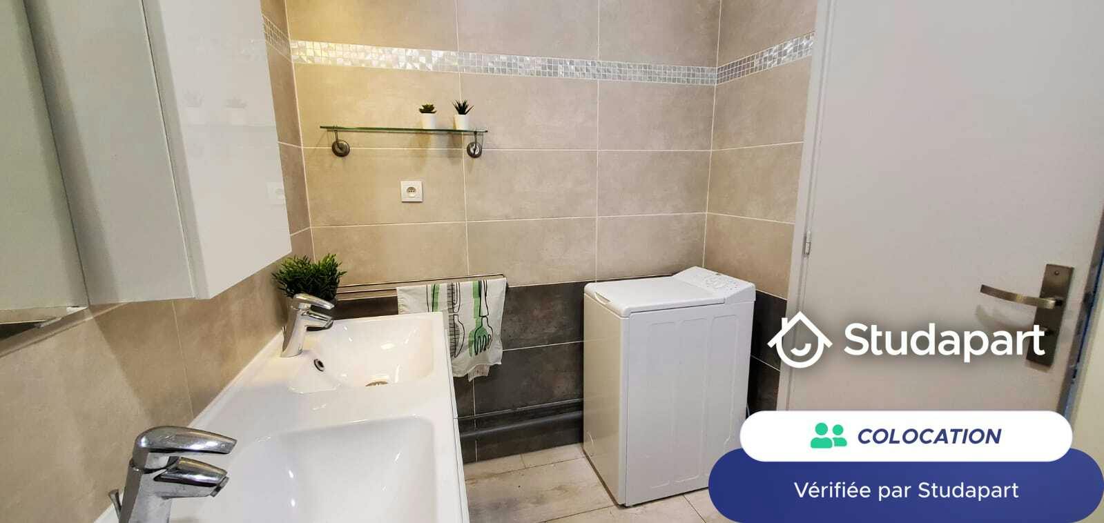 Private room for rent on Rond-Point de Mazargues, Marseille - Plus