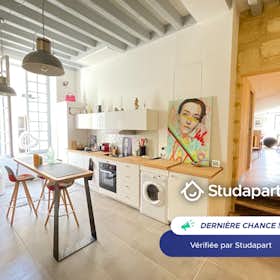 Apartment for rent for €1,280 per month in Bordeaux, Place Meynard