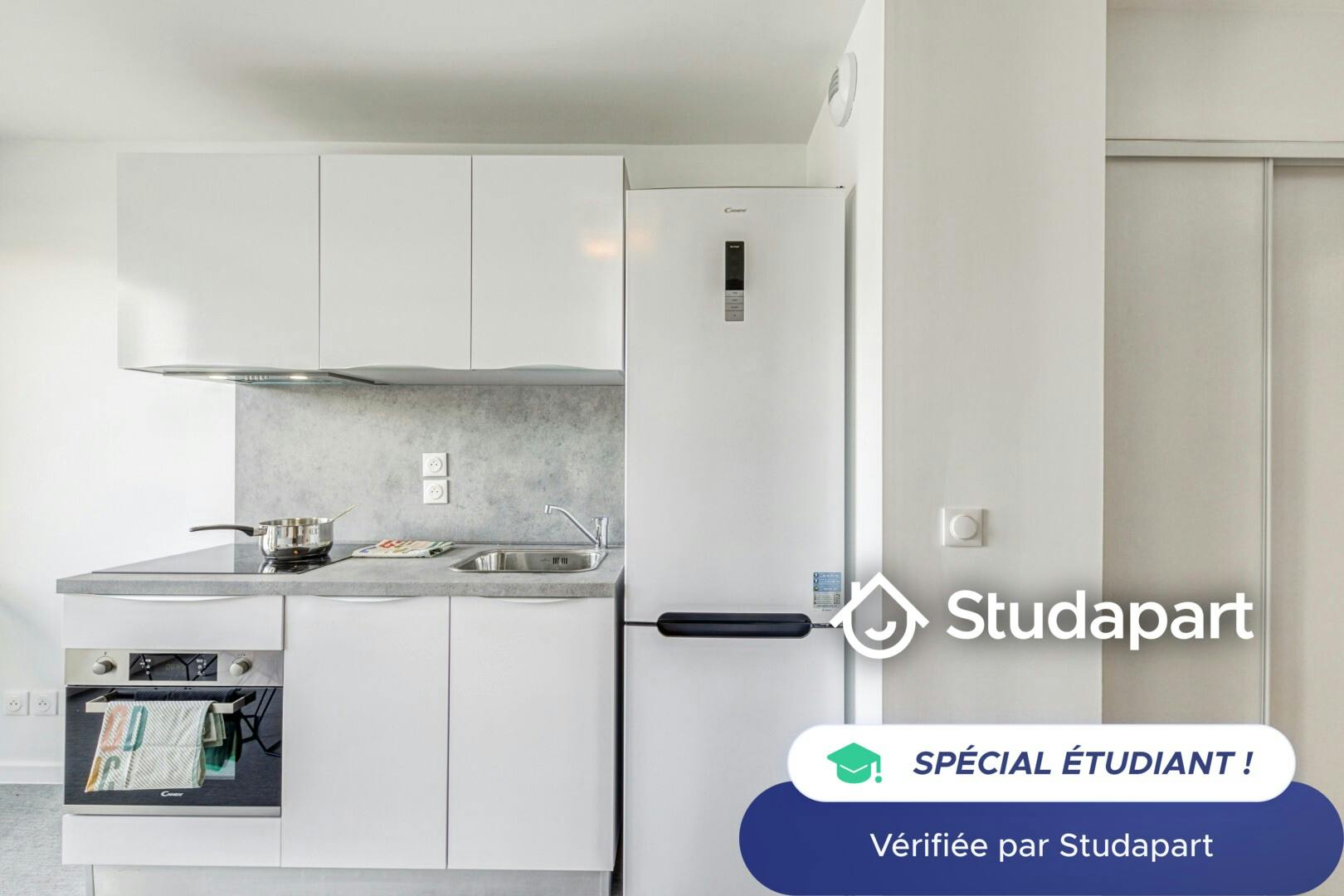 Private room for rent on Rue des Arts et Métiers, Grenoble - Vue 3