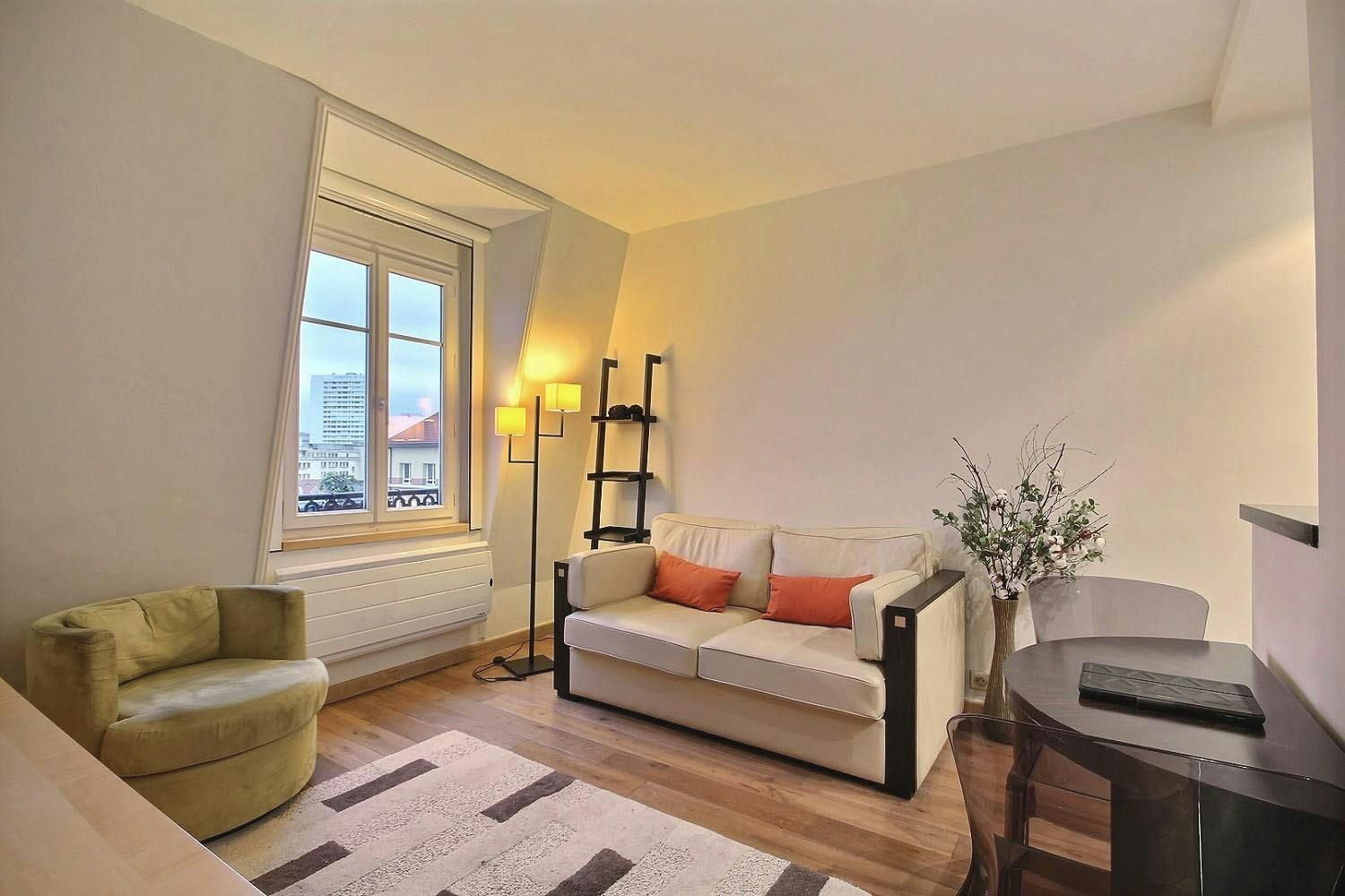 Apartment for rent for €1,620 per month in Paris, Rue Pierre Larousse