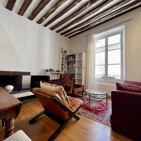 Apartment for rent for €2,351 per month in Paris, Rue de Buci