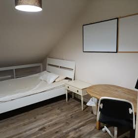 Private room for rent for €461 per month in Pozuelo de Alarcón, Calle Burgos