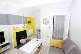 Lägenhet att hyra för 3 765 GBP i månaden i London, Meerbrook Road