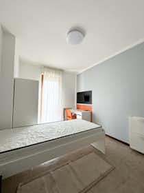 Private room for rent for €660 per month in Verona, Via Goffredo Mameli