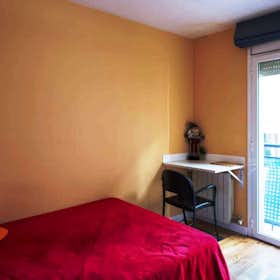 Private room for rent for €580 per month in Barcelona, Carrer del Perelló