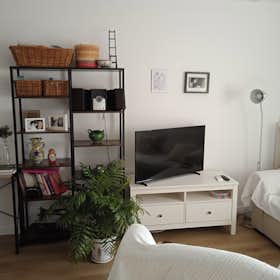Private room for rent for €350 per month in Sevilla, Calle Lisboa