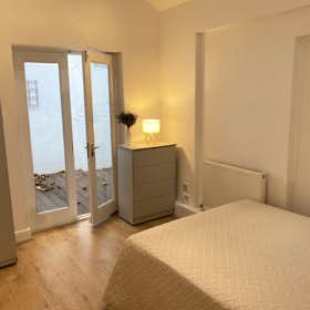 Private room for rent for €1,453 per month in London, Kersley Street