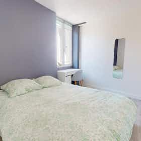 Отдельная комната сдается в аренду за 460 € в месяц в Nîmes, Rue Vaissette