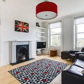 Apartment for rent for £3,000 per month in London, Church Road