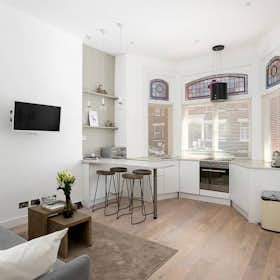 Apartment for rent for £3,000 per month in London, Comeragh Road