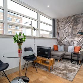 Apartment for rent for £3,000 per month in London, Philpot Street