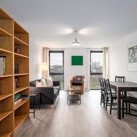 Apartment for rent for £2,992 per month in London, Auckland Street