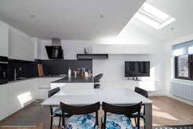Appartement te huur voor £ 3.000 per maand in London, Maysoule Road