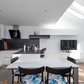 Apartamento para alugar por £ 3.000 por mês em London, Maysoule Road