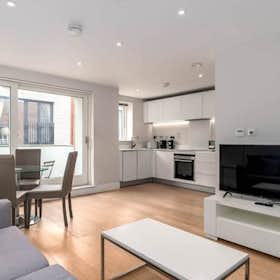 Apartment for rent for £3,000 per month in London, Sudrey Street