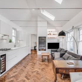 Lägenhet att hyra för 3 000 GBP i månaden i London, Cranbury Road