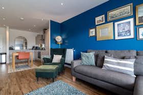 Appartement à louer pour 3 000 £GB/mois à London, Moy Lane