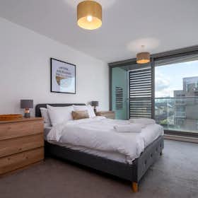 Apartment for rent for £3,000 per month in London, Copperfield Road