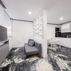 Lägenhet att hyra för 1 100 € i månaden i Vilnius, Klaipėdos gatvė