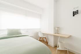 私人房间 正在以 €350 的月租出租，其位于 Jerez de la Frontera, Plaza Los Pinos