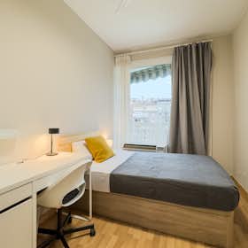 Private room for rent for €630 per month in Barcelona, Carrer de Bertran