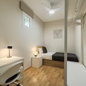 Mehrbettzimmer zu mieten für 500 € pro Monat in Barcelona, Carrer de Bertran