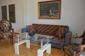 Apartment for rent for €1,100 per month in Athens, Naiadon