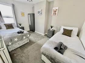 Huis te huur voor £ 2.625 per maand in Merthyr Tydfil, Eastfield Place