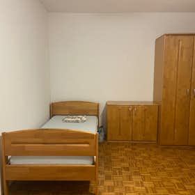 Спільна кімната за оренду для 400 EUR на місяць у Ljubljana, Reboljeva ulica