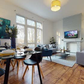 Apartment for rent for £4,461 per month in London, East Dulwich Grove