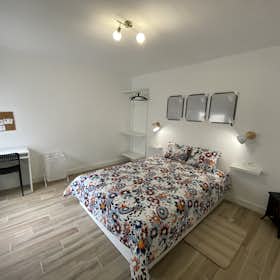 Private room for rent for €500 per month in Alicante, Calle Alférez Díaz Sanchís