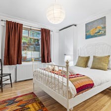 Apartment for rent for £2,900 per month in London, Mildmay Road