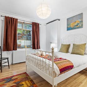 Apartment for rent for £3,887 per month in London, Mildmay Road