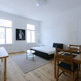 Apartment for rent for €1,890 per month in Vienna, Tanbruckgasse