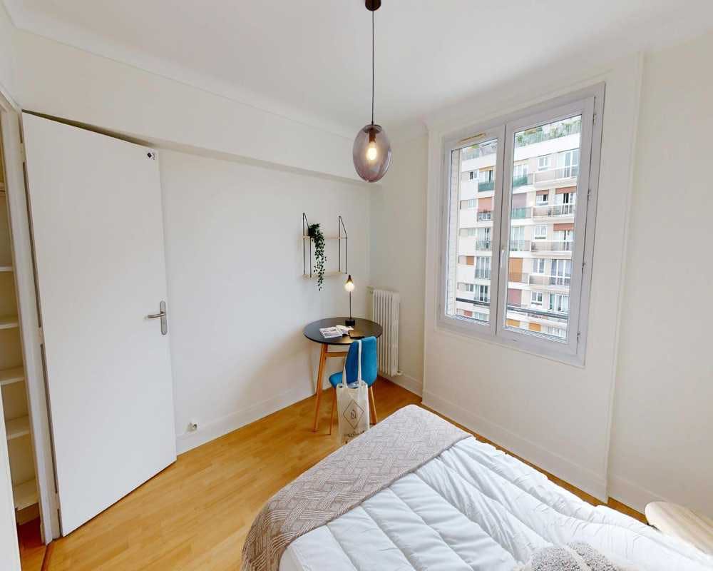 Private room for rent for €1,225 per month in Paris, Rue de Saussure