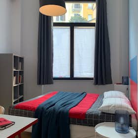 Apartment for rent for €1,650 per month in Milan, Via Antonio Fontanesi