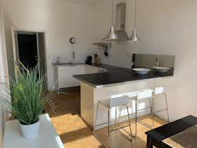 Apartment for rent for €1,590 per month in Köln, Krefelder Straße
