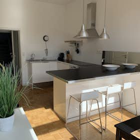 Apartment for rent for €1,590 per month in Köln, Krefelder Straße