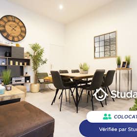 Private room for rent for €460 per month in Amiens, Boulevard de Beauvillé