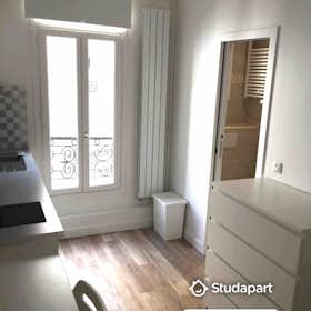 Apartment for rent for €1,100 per month in Paris, Rue de Moscou